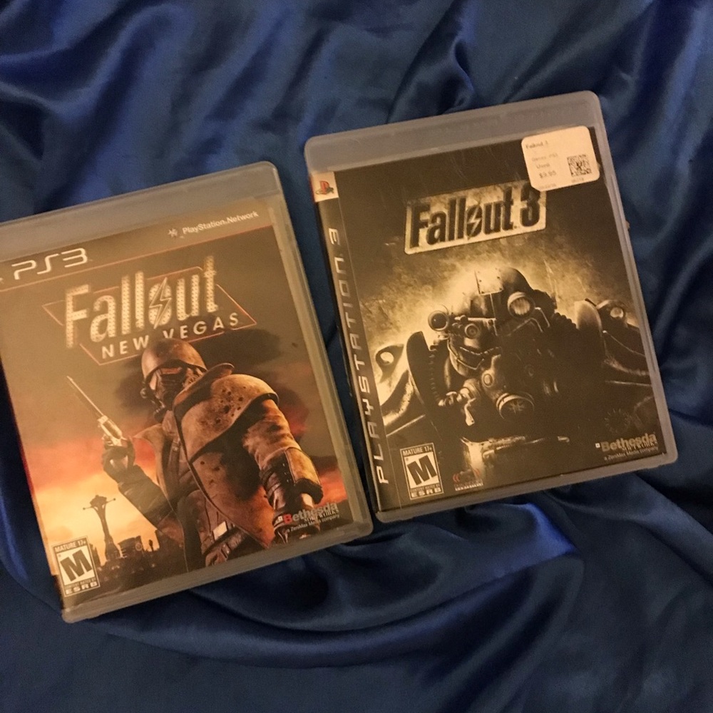 Fallout ps3 bundle - Picture 2 of 3